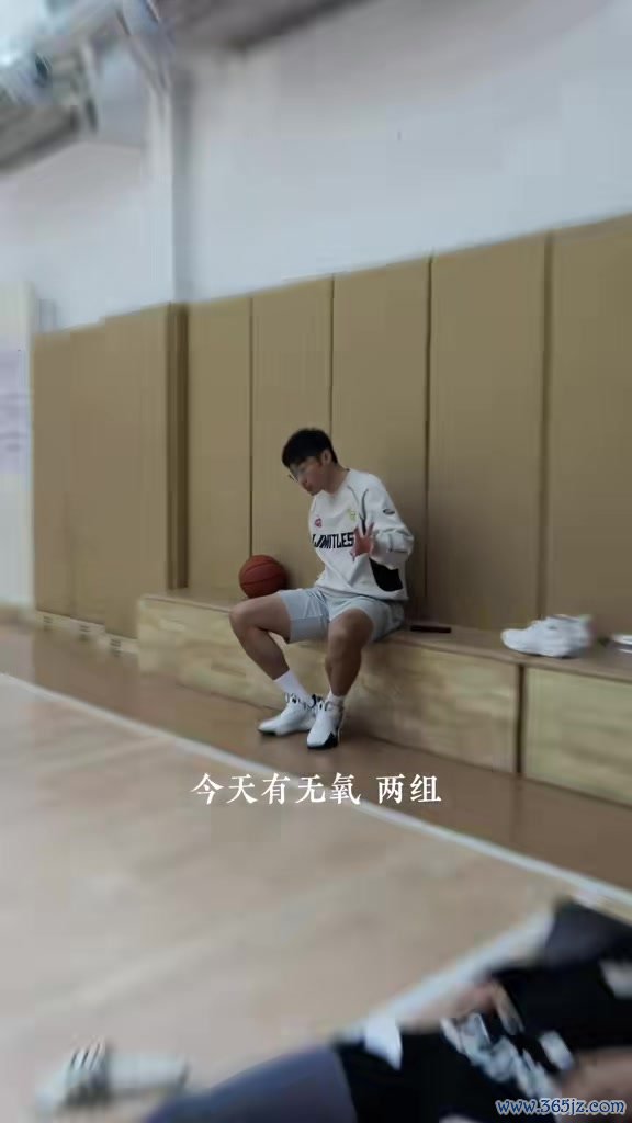 现金九游体育app平台杨政：一天篮球场跑六七十圈 但17折仍是跑不进64-九游体育官网 九游娱乐(NineGameSports)官方网站