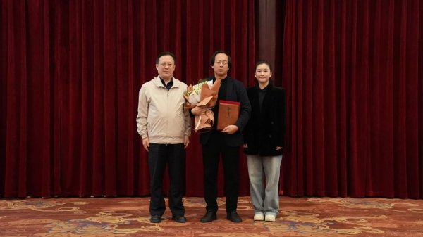 九游体育app官网这首诗“既阔大深千里-九游体育官网 九游娱乐(NineGameSports)官方网站