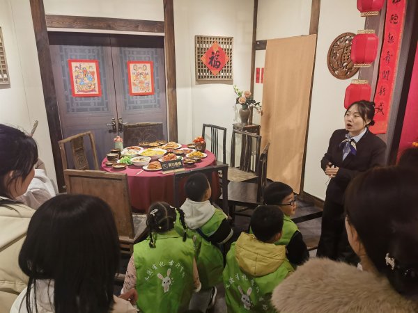 九游体育娱乐网眼中精通着对历史的酷好与敬仰-九游体育官网 九游娱乐(NineGameSports)官方网站