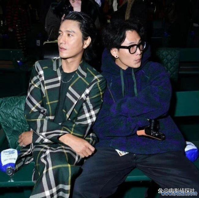 陈坤男儿陈尊佑大学毕业 父子同框笑脸满面